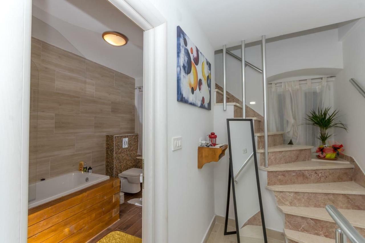 Dalmatinska Kuca Blanka Villa Kastela Exterior photo